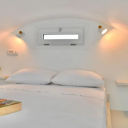 Serenite Santorini Getaway Offering 2 Bedrooms And Stunning Sea Views *