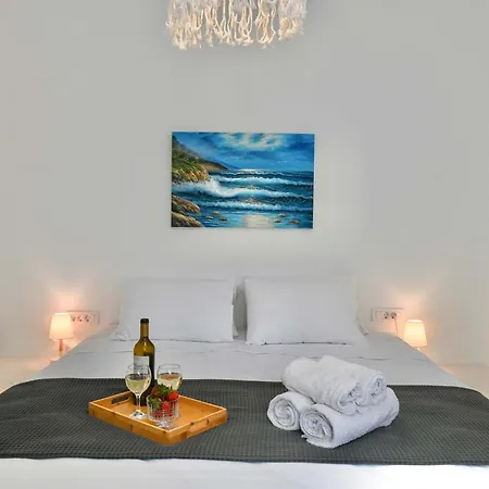 Serenite Santorini Getaway Offering 2 Bedrooms And Stunning Sea Views *