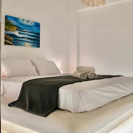 Serenite Santorini Getaway Offering 2 Bedrooms And Stunning Sea Views * Kamari (Santorini)