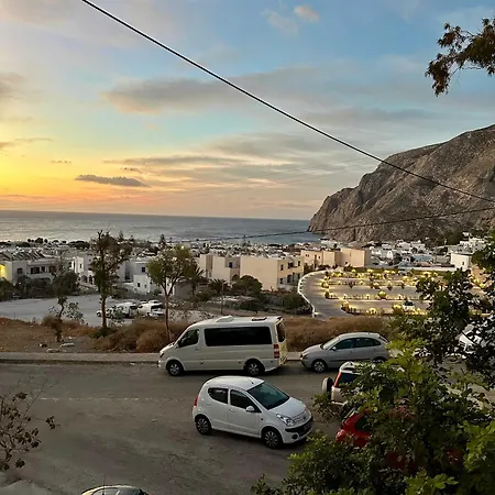 Serenite Santorini Getaway Offering 2 Bedrooms And Stunning Sea Views Kamári