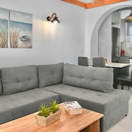 Serenite Santorini Getaway Offering 2 Bedrooms And Stunning Sea Views Appartement Kamári